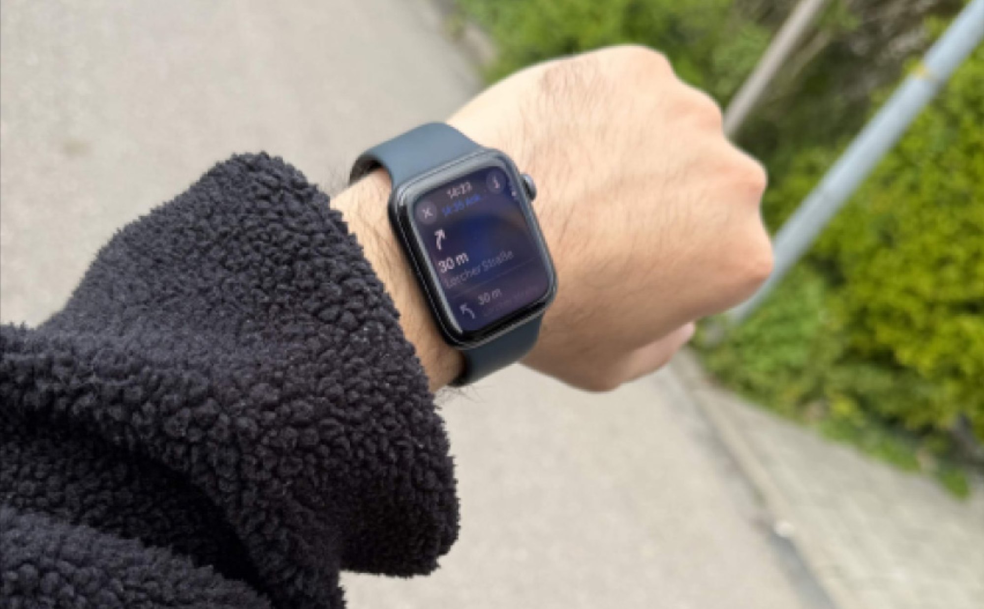 Smartwatch am Handgelenk während eines Tests
